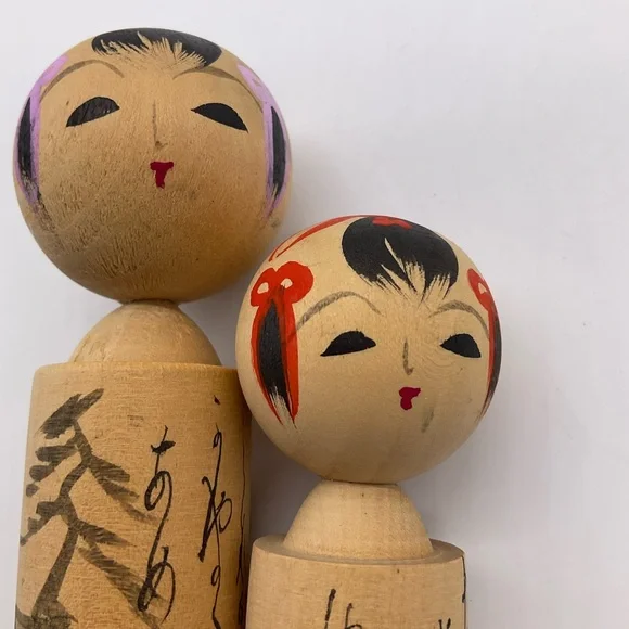 TWO VINTAGE WOOD JAPANESE KOKESHI DOLLS - Picture 10 of 13